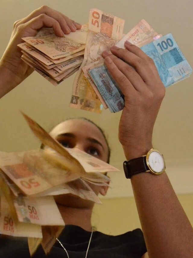 Governo propõe salário mínimo de R$ 1.502 em 2025